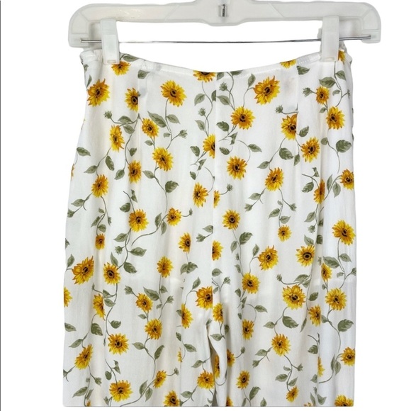 Wild Honey Sunflower Print Capri Pants - Picture 7 of 11